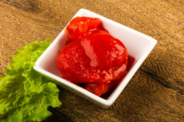 Geschälte Tomaten Mit Saft Der Schüssel — Stockfoto