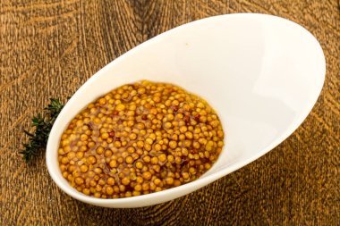 Dijon hardal sos kabın içinde kekik