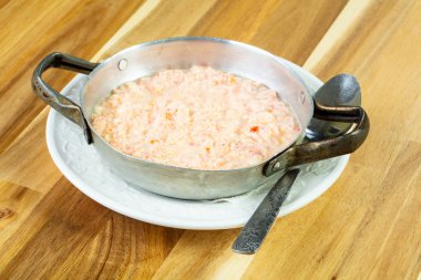 Masada kapta kahvaltıda omlet