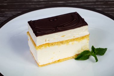 beyaz izole cheesecake