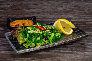 Susam chuka salatası