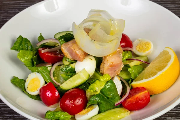 Тарелка Овощным Салатом Яйцами Крупным Планом — стоковое фото