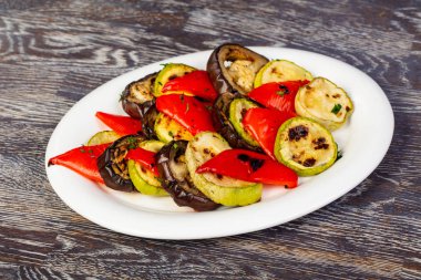 ızgara sebzeler (kabak, patlıcan, biber,)