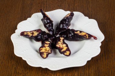 Beyaz traditionak cevizli fındıklı sucuk