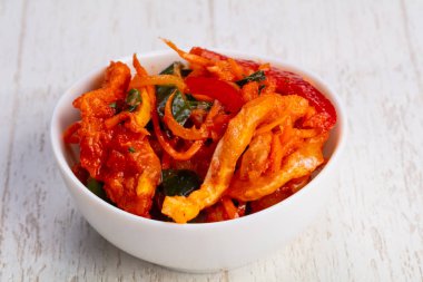 Lezzetli heh balık salata sebze ile