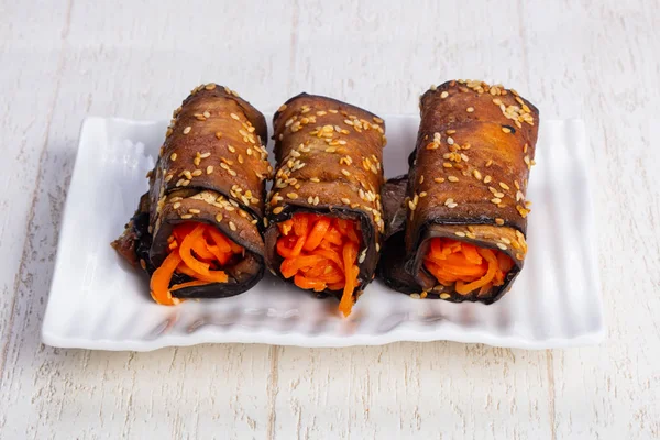 Lezzetli kızarmış kabak ile Kore havuç rulo