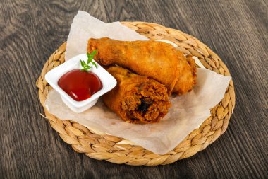 Ketçap ile çıtır tavuk budu