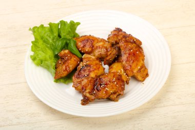 Teriyaki uyluk ile susam beyaz kase