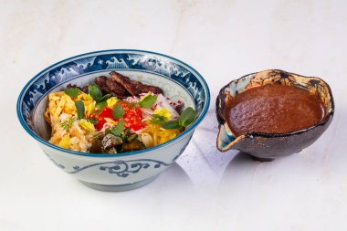 Sos ve otlar ile Yengeç poke