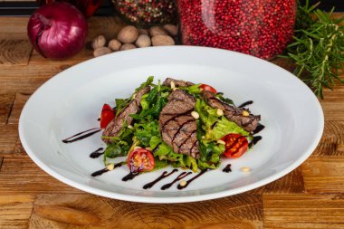 Lezzetli bahis salata sebzeli