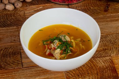 İştah açıcı kase tavuk çorba ahşap tablo