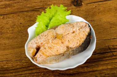 Kekik ile haşlanmış somon