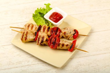 Izgara hindi şiş domates ve biber ile