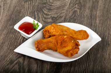 Ketçap ile çıtır tavuk budu