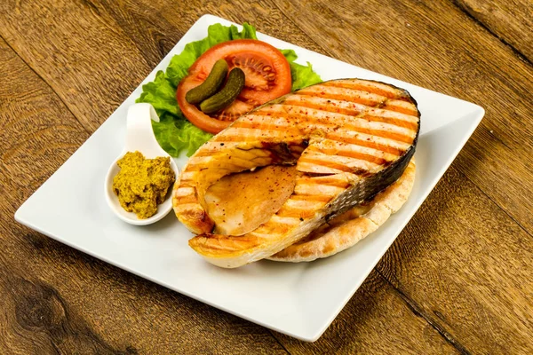 Saumon Grillé Tomate Concombre Sur Pain Pita — Photo