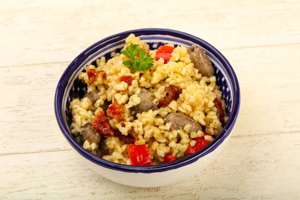 Tavuk kalbi ve kuru domatesli bulgur.