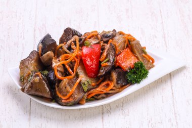 Kabın içinde turşu turşusu patlıcan