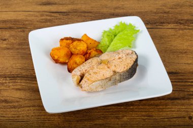 Kekik ile haşlanmış somon