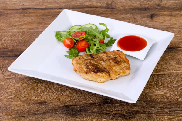 Izgara domuz sos ve salata sosu ile