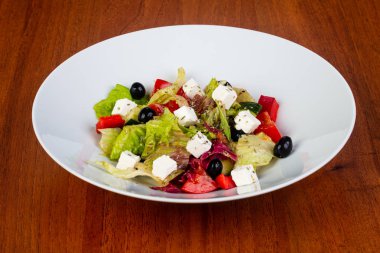 Lezzetli Yunan salatası woth peynir ve zeytin