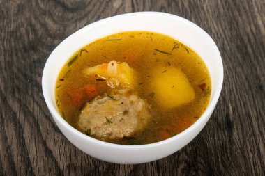 Köfte, patates ve havuç çorbası