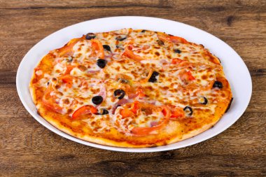 Jambonlu ve peynirli pizza