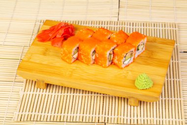 Lezzetli kremsi yılan balığı suşi roll