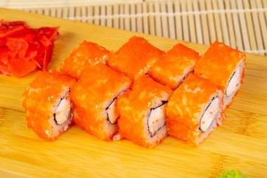 Peynir ve havyar ile lezzetli Tokyo rulo