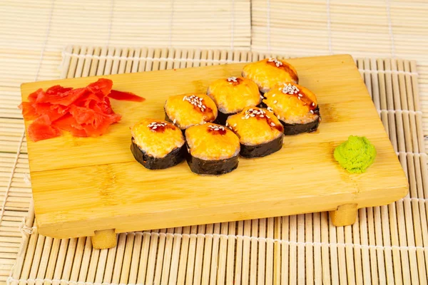 Belut Lezat Dan Kepiting Sushi Gulung — Stok Foto