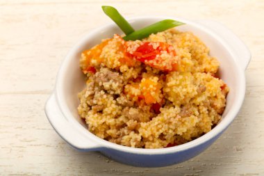 Etli ve sebzeli kuskus.