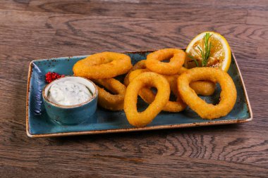 Hizmet limon sos ile kalamar halkaları