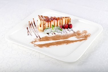 Peynirli kek kiraz ve nane ile