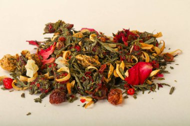 Aroma çay yığın meyve, meyveler ve otlar ile