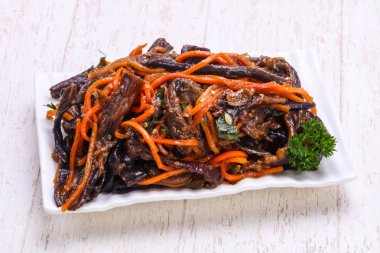 Kabın içinde turşu turşusu patlıcan