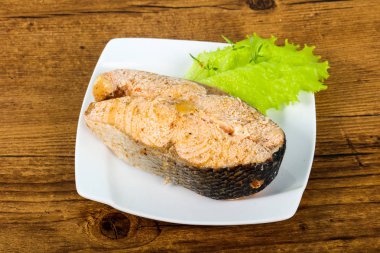 Kekik ile haşlanmış somon