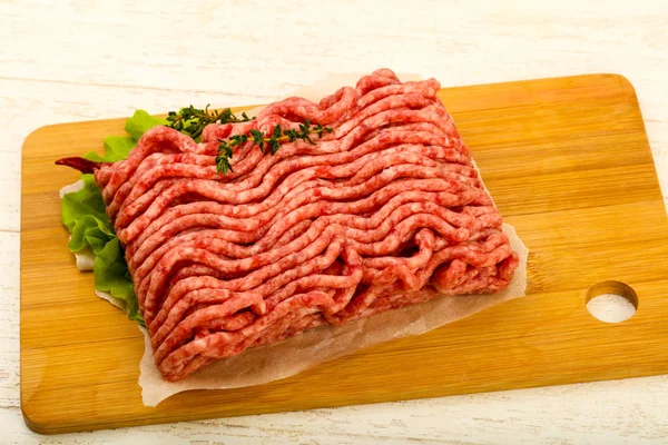 タイム 唐辛子とみじん切りにした牛肉肉 — ストック写真