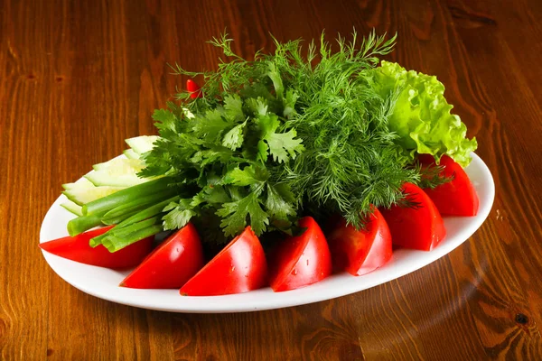 Gemüsesnack Tomaten Gurken Zwiebeln Paprika Kräuter — Stockfoto