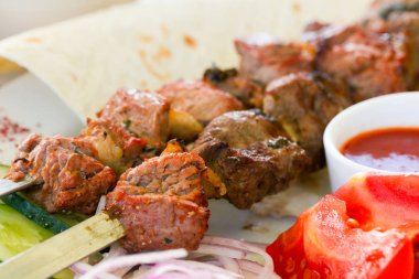 Sığır eti Barbekü soğan ve sos ile