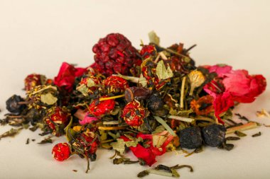 Aroma çay yığın meyve, meyveler ve otlar ile