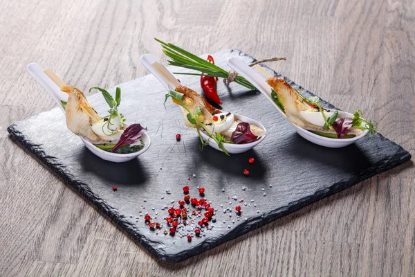 Yılan balığı ve Bıldırcın yumurta ile snack