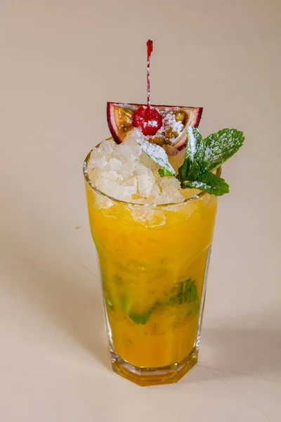 Mojito Con Maracuyá Menta —  Fotos de Stock