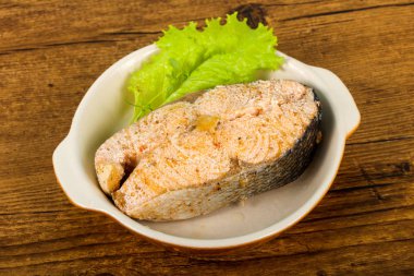 Kekik ile haşlanmış somon