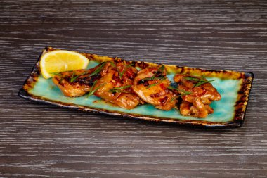 Lezzetli tavuk şiş limonlu