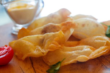 Et ve baharatlar ile Tatar pasta