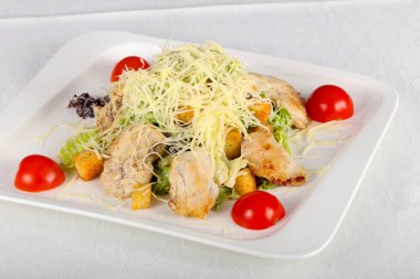 Sezar salatası tavuk ve peynir