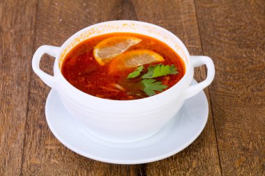 Limon serbed maydanoz çorbası Solyanka