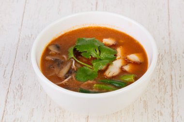 Tom yam tavuk çorbası