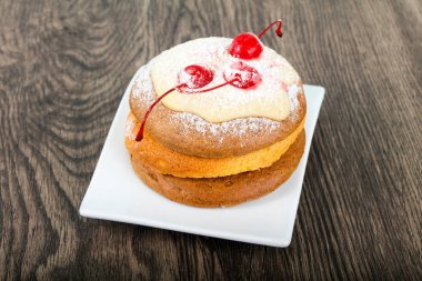 Kiraz ve shugar tozu ile gözleme