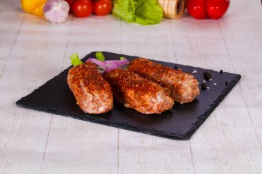 Çiğ Domuz pirzola - kıyılmış et