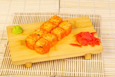 Lezzetli syake taze suşi rulo